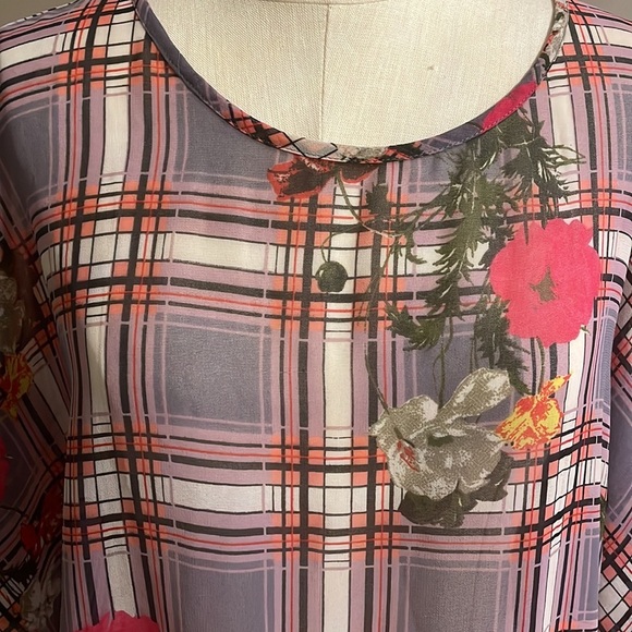 ASOS PLUS SEMI SHEER RUFFLE BLOUSE. Plead and floral size 20 drop sleeves - Picture 5 of 11